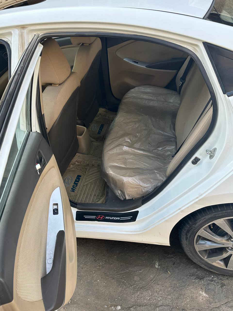 السلام عليكم ...
اكسنت خليجي 2015 قطرتين 1600
مكينه گير وضع الشركه داخل السياره كله ع وضع الشركه جديد تايرات جدد تبريد تدفئه صدر كله جديد .
مواصفات الاكسنت الفول بيهه تلحيضات صبغ بدون ضربه السياره رقم بغداد الدولي. العنوان/ الدوره 
السعر / 108 
***********
