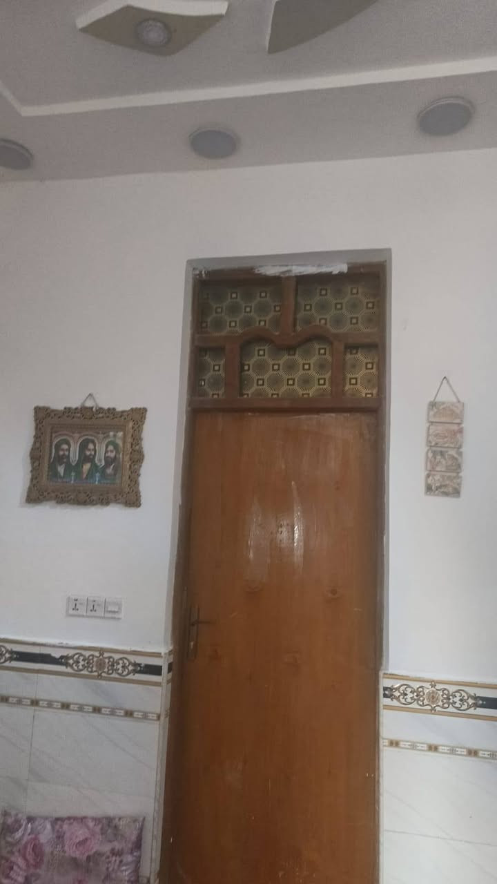 السلام عليكم ورحمة الله
بيت زراعي 140متر الوجه 8 النزال 17ونص
القاط الاول يحتوي على غرف نوم عدد 2
وصاله ومطبخ وستقبال وصحيات 
القاط الثاني 
صله كامله وغرفتين نوم واصلات مرحلت البخ 
موقع البيت حي العسكري بعد فرع مدرسة الحشد 
للاستفسار 
***********
***********
