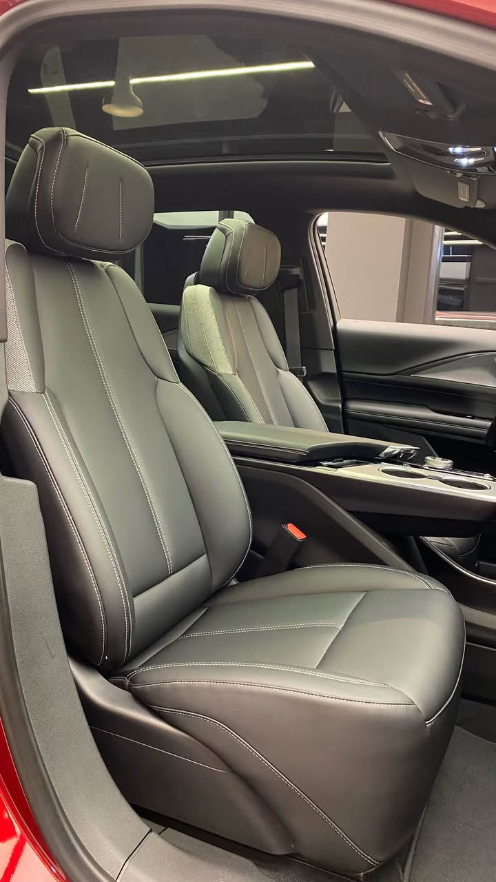 للبيع او المراوس كاديلاك 2024 (Cadillac LYRIQ Sport  AWD) — سيارة كهربائية فاخرة بالكامل بحالة ممتازة ومواصفات عالية جدًا اعلى فئه كفاله بدون صبغ بدون تبديل ماشيه 7 الف 
سعر السياره بالوكاله 68 الف
اني عارضها 30 الف
*********** للتواصل واتساب
