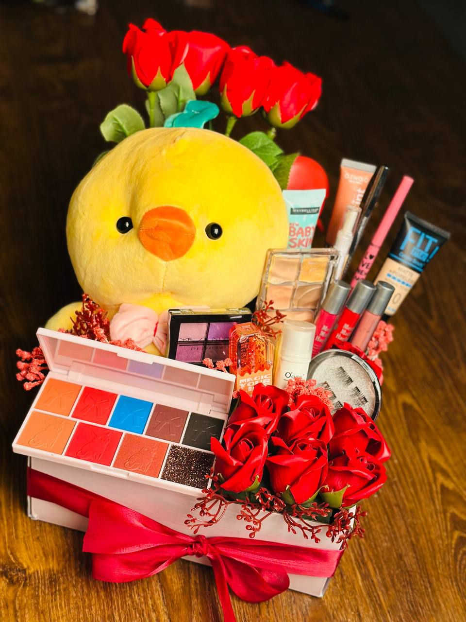 اجمل بوكس ممكن تشوفوا بمناسبة الفالنتاين 🌹🦋❤️

لأنكِ قطعة من السكر في عالمي، ولأن دلالكِ لا ينتهي.. أهديتكِ هذا البوكس المليء بالحب والجمال. كل عيد حب وأنتِ أميرتي المدللة. 🐥💕💄"

بطة صفراء كبيرة الحجم ولطيفة جداً، تعطي لمسة دافئة للهدية.🐥
❤️باليت صغير بألوان بنفسجية.
❤️باليت كنتور أو إضاءة بـ 6 خانات.
❤️كريمات الأساس والوجه:
❤️كريم أساس Maybelline Fit 
❤️برايمر Maybelline Baby Skin لتنعيم البشرة.
❤️مجموعة من أرواج "ليب غلوس" بألوان مختلفة (أحمر وفوشي ونود).
❤️أقلام تحديد عيون (آيلاينر) وكحل.
❤️علبة رموش صناعية.
❤️زيت أو سيروم للشفاه (Magic Oil).
مع كارت حسب العبارة لتريدها🎁
للحجزاوالاستفسار مراسلتنا خاص


**إذا كنت صاحب هذا الإعلان وتريد حذفه لأي سبب، رجاءا أرسل رسالة إلى الدعم الفني**