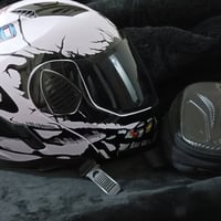 خوذه وجنطه ماركه سيزر اشتريتهن استخدام يومين رايدهن ب70 الف 0774060637...