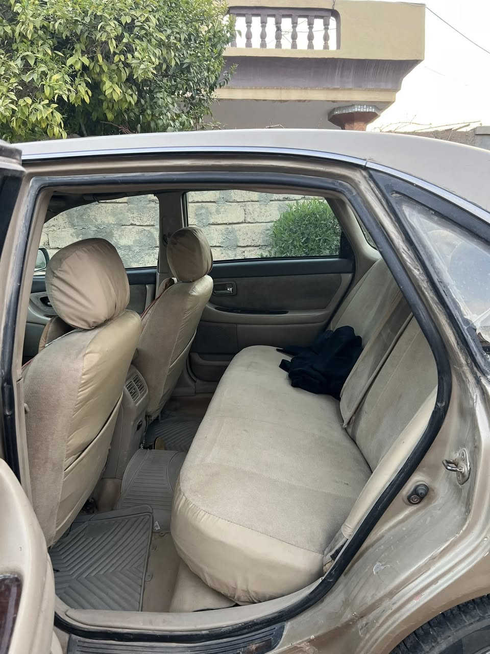 افلون 2000
للبيع سياره جاهزه من كلشي نص فول 
تحتاج تعمير شويه 
ترايك وين ما تريد 
السعر 60 وبيها مجال 
للأستفسار ***********
