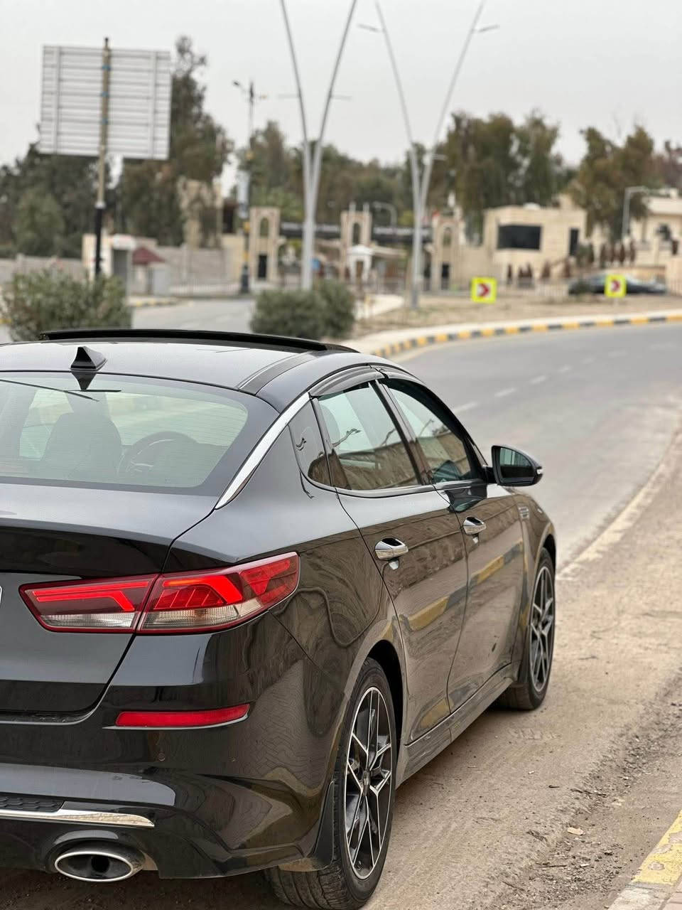 السلام عليكم

كيا اوبتيما وارد أمريكي

موديل ٢٠ 

هزه جديد 

سنويه جديد

شرط التحويل 

ماشيه ١١٠ الف ميل 

رقم دهوك 

.

الضرر

نص جاملخ صبغ ونص بوند صبغ 

شرط بدون دواخل بدون ايرباك بدون شاصي

شرط الفحص 

.

المواصفات 

بانوراما 

لايتات ليد 

بلاجتكور

كشنات جلد 

شاشه كبيره 

تدفئه كشنات 

رادار امامي 

حساس جانبي 

حساس خلفي 

اشاير بل مري 

تحديد مسار 

كروز سرعه 

وبقية المواصفات المعروفه 

.

الموقع الموصل حي الحدباء
السعر 155 وبيه مجال بسيط
*********** Singapore
