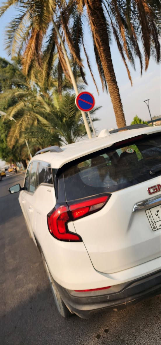 GMC تيران 2020 SLE
رقم القديم ومكان بغداد هـ / ***********
ماشيه قريب 45 الف كيلومتر قابل لزياده
للبيع او مراوس سعر 153 وبي مجال للشراي 
مواصفات 
> مكينه اربع سلندر 1500 توربو تو ويل 
> تشغيل عن بعد 
> رادار تحديد مسار ومانع تصادم
>  هاند بريك بصمه 
> نزول منحدر ومساعد صعود 
> 5 بصمات كل الابواب
> كير 9 نمر دكم مثل يوكن
> كرسي سايق كهربائي 
> تدفئه كراسي الاماميه 
> نظام قيادة عادي وثلج 

بيها نقوصات بسيطه بس ما مفترغ
