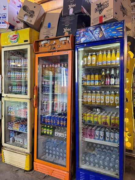 اسواق للبيع 
العنوان بغداد السيديه 
تحتوي على : براد عامودي عدد 8 
براد كولا ثلاثي ، براد بيبسي ثلاثي شركات
مجمده عدد 7 
ميز كاشير حديث 
سبلت عدد 2 انڤيرتر ميديا ثنين طن اصدار 2025
رفوف جاهزه 
منظومة كاميرات 
الموقع ركن على شارع عام دخول منطقه 
السعر ع الخاص 
للأسفسار ***********
