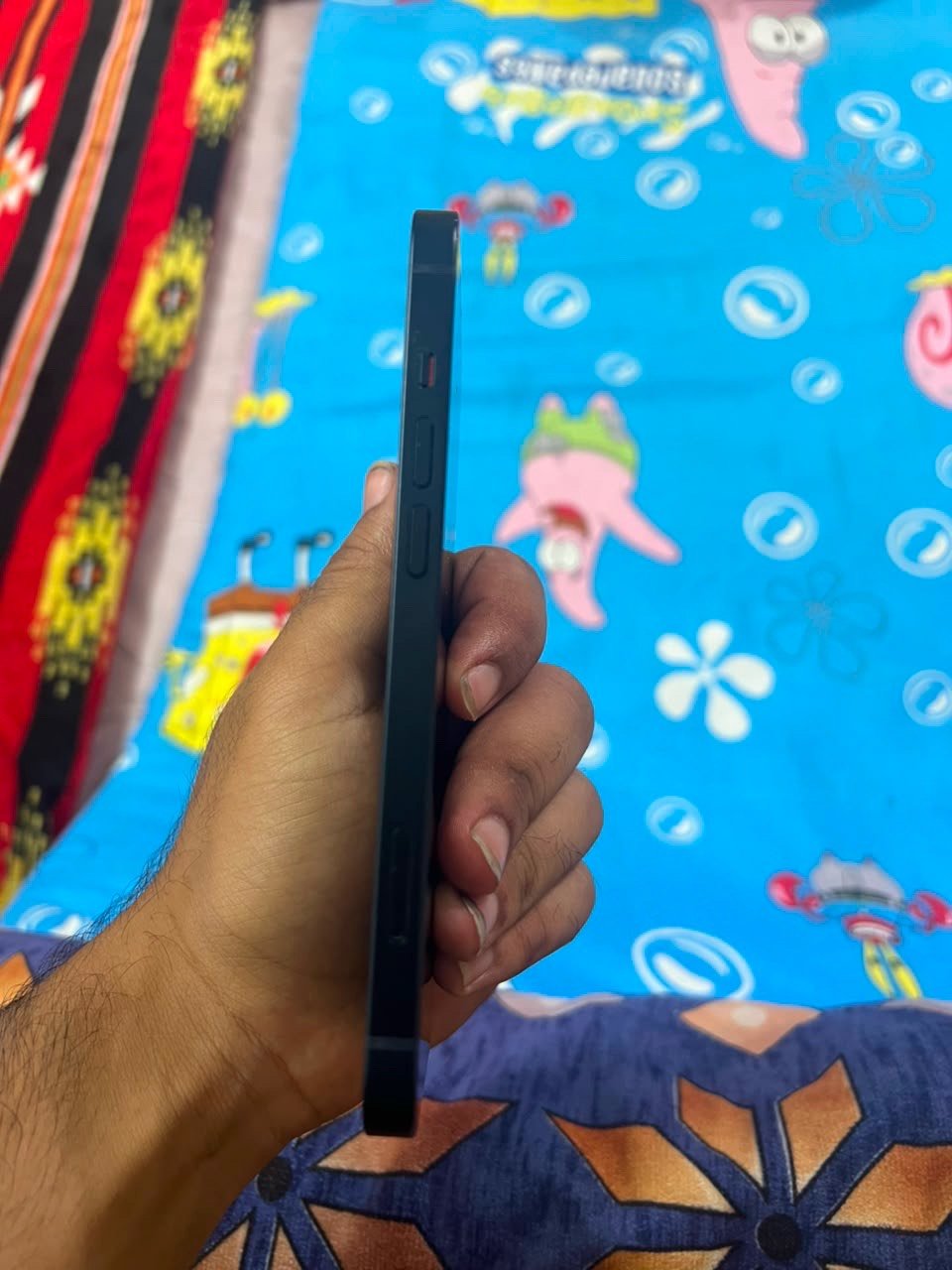 سلام عليكم  
ايفون 13عادي 
ذاكره128 
بطاريه 86٪
 كلشي شغال بلادي ما مبدل بي شي 
سعر 430
بي مجال 
مكاني الكراده