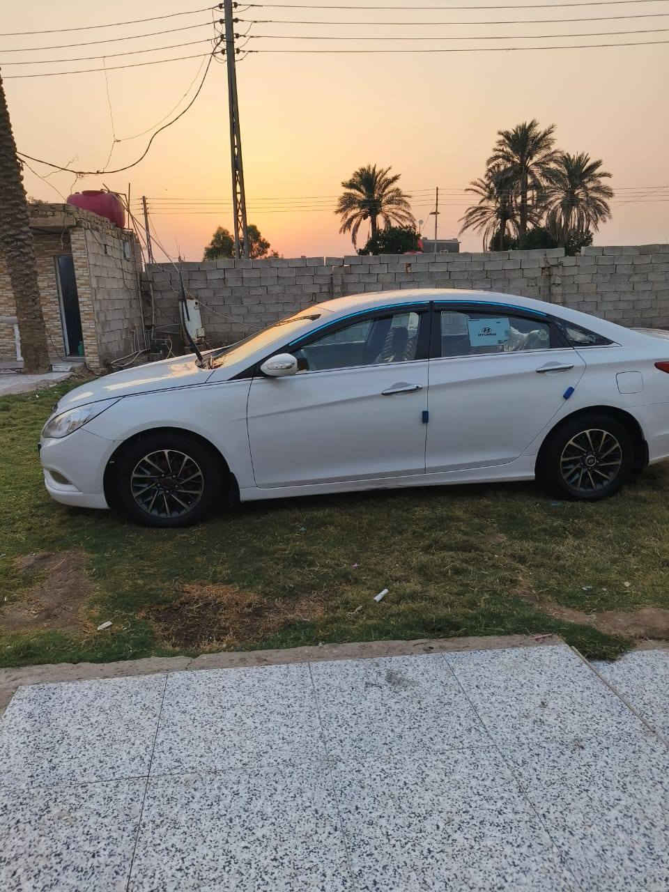 سوناتا  12 خليجي
مكينه 2400
تبريد قطعتين
حداديه اماميه جديده
فول موصفات عد الفتحه
بارد ب جنطه فقط
سعر 120
***********
