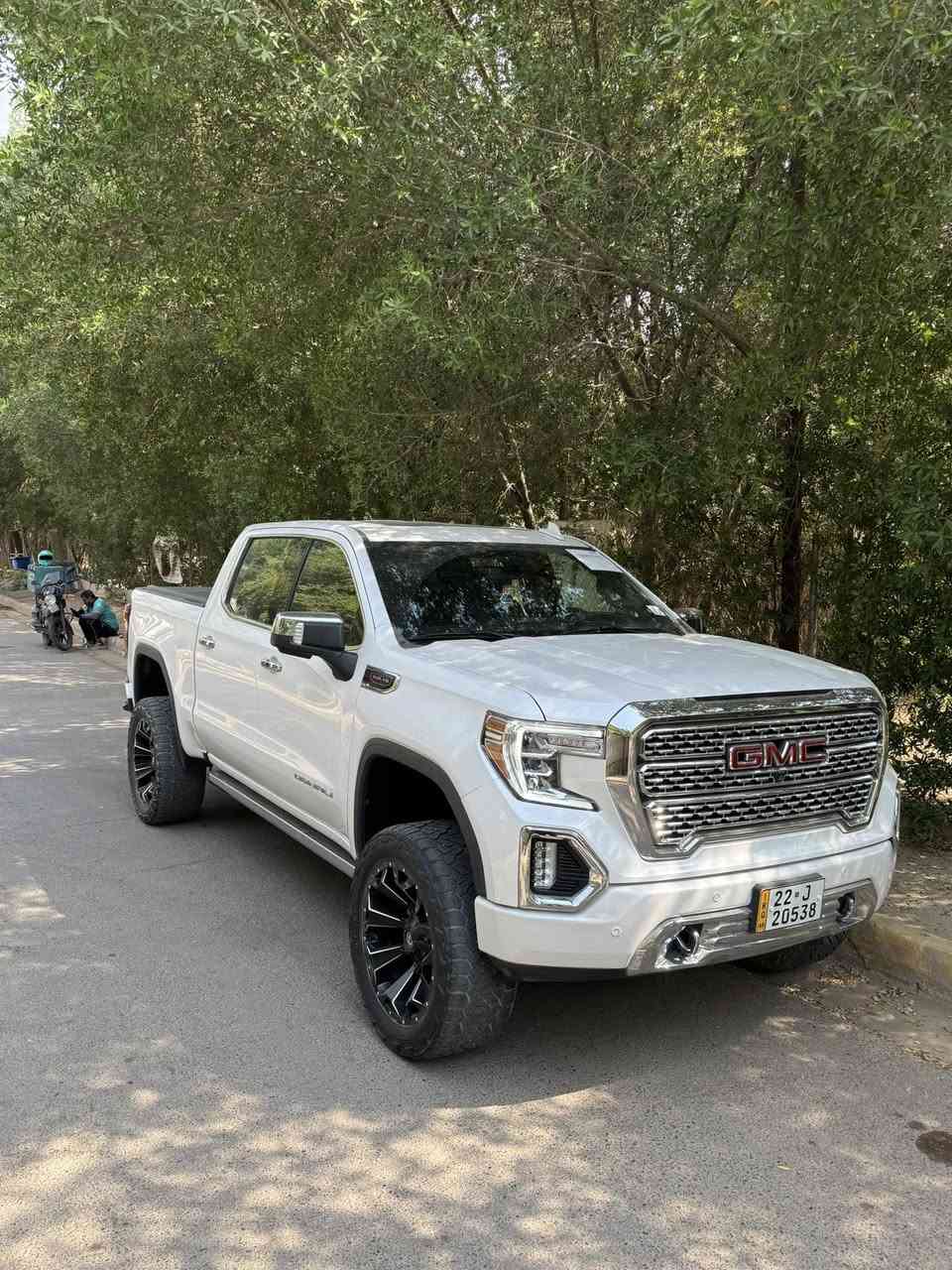 2022 GMC SIERRA, DENALI

جي ام سي سيرا دينالي
رقم اربيل باسمي

سياره فووول 1/1
وبدون حادث بدون بارد بدون صبغ
وسياره مرفعه من امريكا

اصدار مميز - التميت ‏

-محرك  V8 6200

-شاشه كبيره .

-مساج كشنات.

-دواسات كهربائية بيهم حركتين

-تشغيل عن بعد .

-باب طويل المرغوب.
ماشيه 40 ممشى امريكا

بعد بيها هواي مواصفات واحلى من الصور 
سياره مرفعه من امريكا  هيه وتخم ويل 
شغل امريكا يعني برغي ممبدل بيها

للاستفسار الاتصال على الرقم او على الواتساب 
***********
السعر : تعليق يوصلك مباشر 🔥
