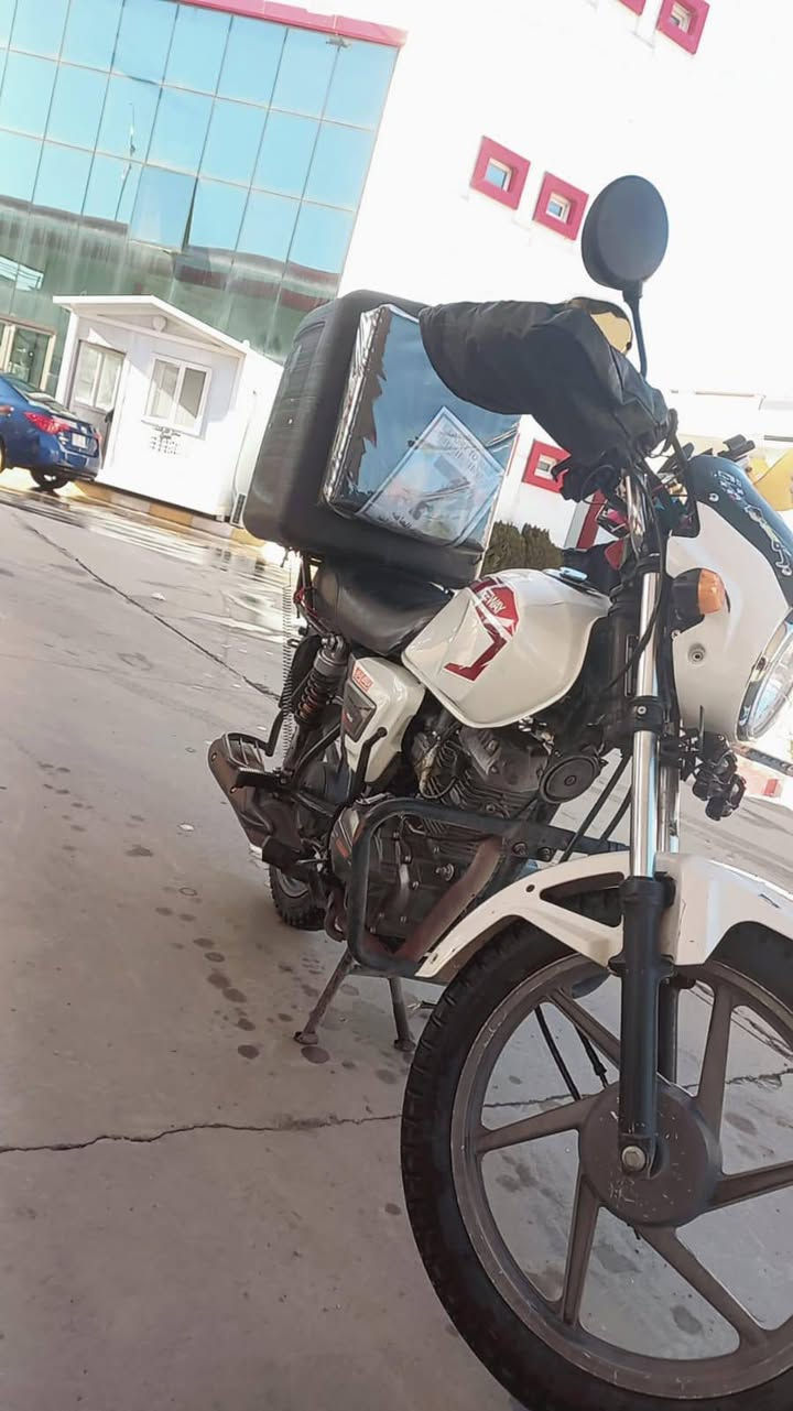 سلام عليكم دراجه للبيع مال دلفري الفين 23 محرك مامفتوح سعر 700 وبيه مجال بيع مستعجل ***********
