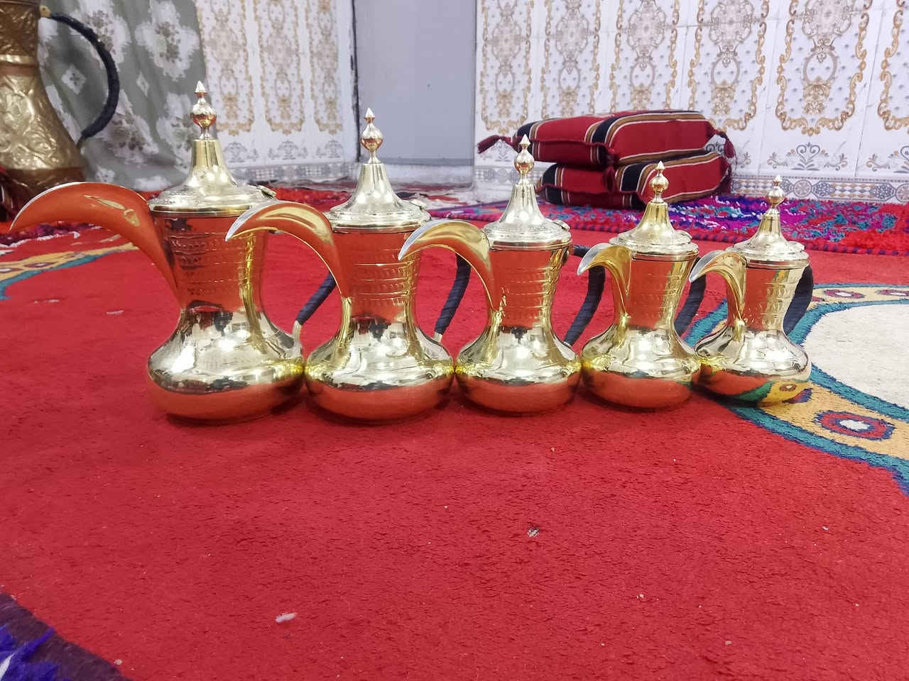 سيت دلال حمصي للبيع نحاس صنع سوري قياس 31/29/26/24/23 للستفسار اتصال *********** يوجد توصيل
