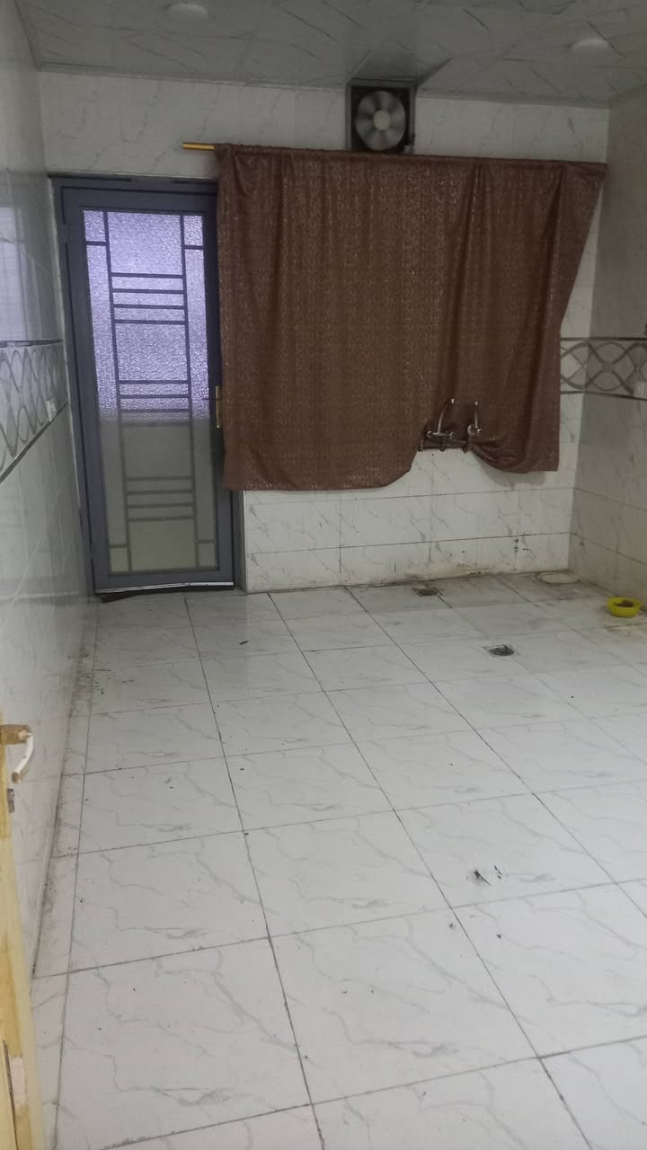 دار ليجار حي السكر مساحة ١٥٠م غرفه نوم استقبال هول كراج خلف جامع ساجدين محدث لتواصل ***********او ***********ابو عبدمالك لعقار
