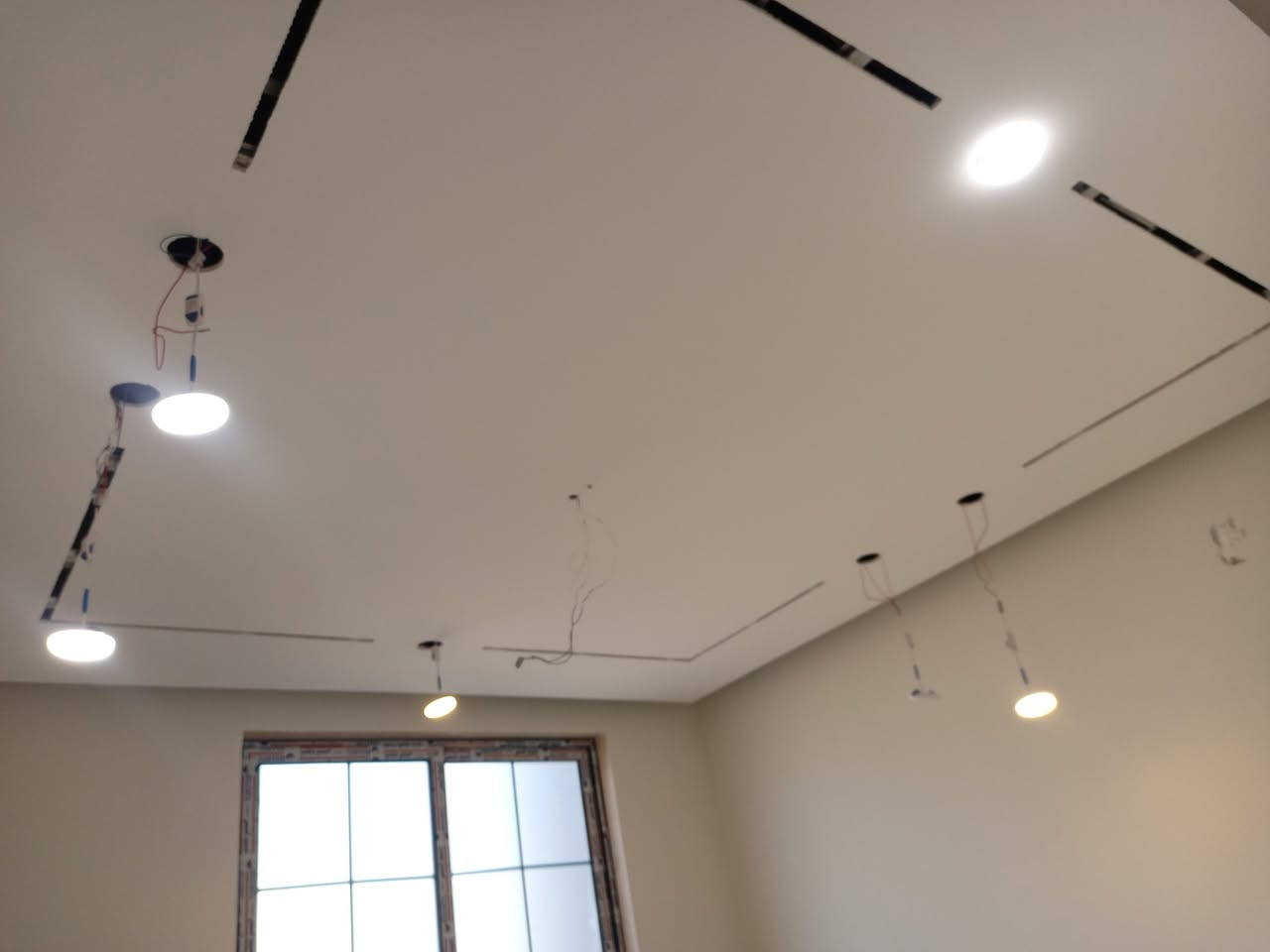 تأسيس كهرباء  شغل درجه أولى  تسليك حفر تثبيت نشر شبكات تشطيب منازل مدارس معارض  للتواصل *********** البصرة
