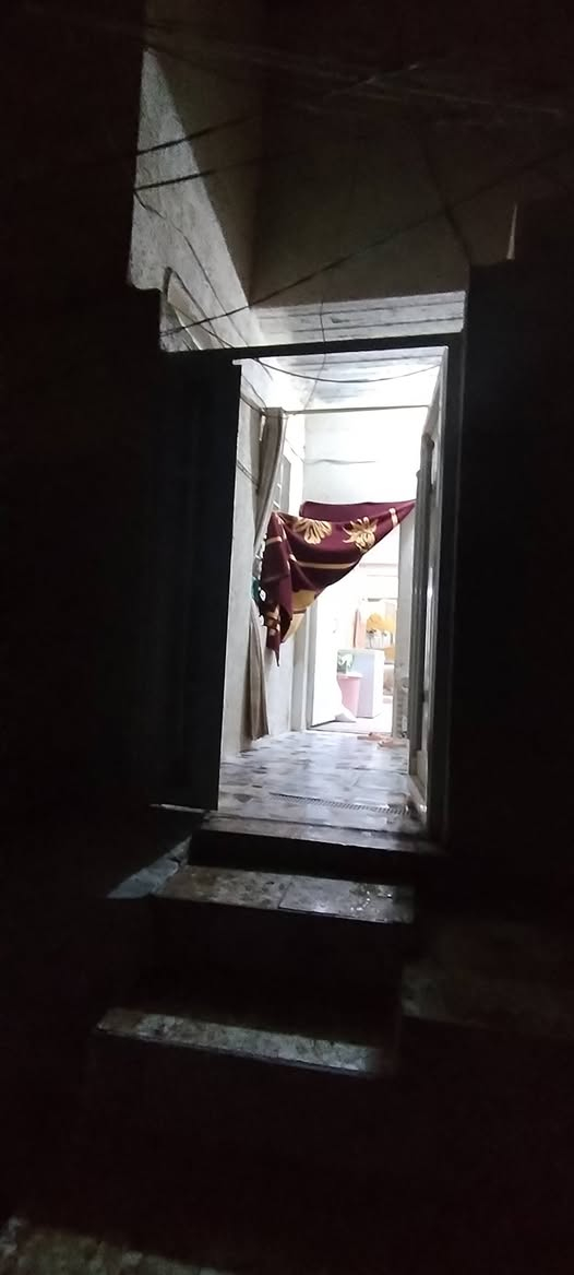 بيت للبيع مساحة 105متر مربع حي أبو طالب واجهيه 7نزال15صب كونكريت مسلح غرفتين وصاله ومطبخ واستقبال وصحيات عدد 3ومكشوفات عدد 2مجاور جامع ابو طالب للاستفسار الاتصال على الرقم ***********
