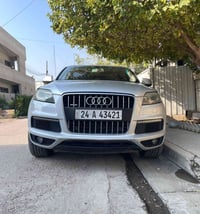 للبيع  Audi Q7 S-Line 2012  السيارة نظيفة وفول مواصفات عدد المقاعد 7 ر...