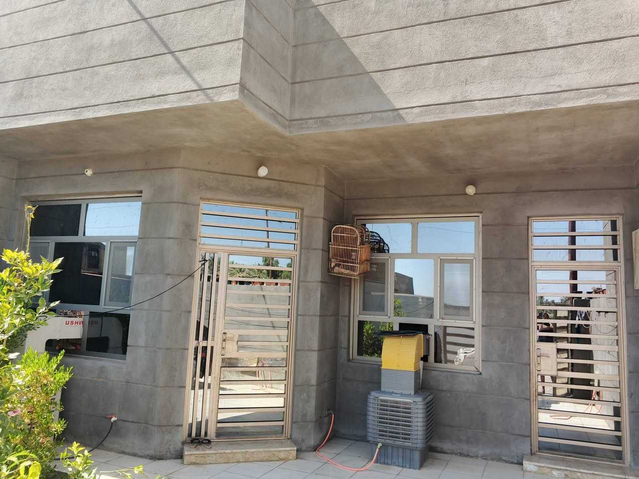 دار للبيع
المساحه 200 متر سند25 طابو زراعي صرف
                 الواجهه 8 متر والنزال 26
(المحمودية الشارع العام يبعد على طريق الزوار (100 متر)
يحتوي على استقبال وهول وصاله وغرفتين 4/5 ومطبخ           
           وصحيات) المنطقة بيها خدمات ماء كهرباء 
                        ‏‪***********‬‏
