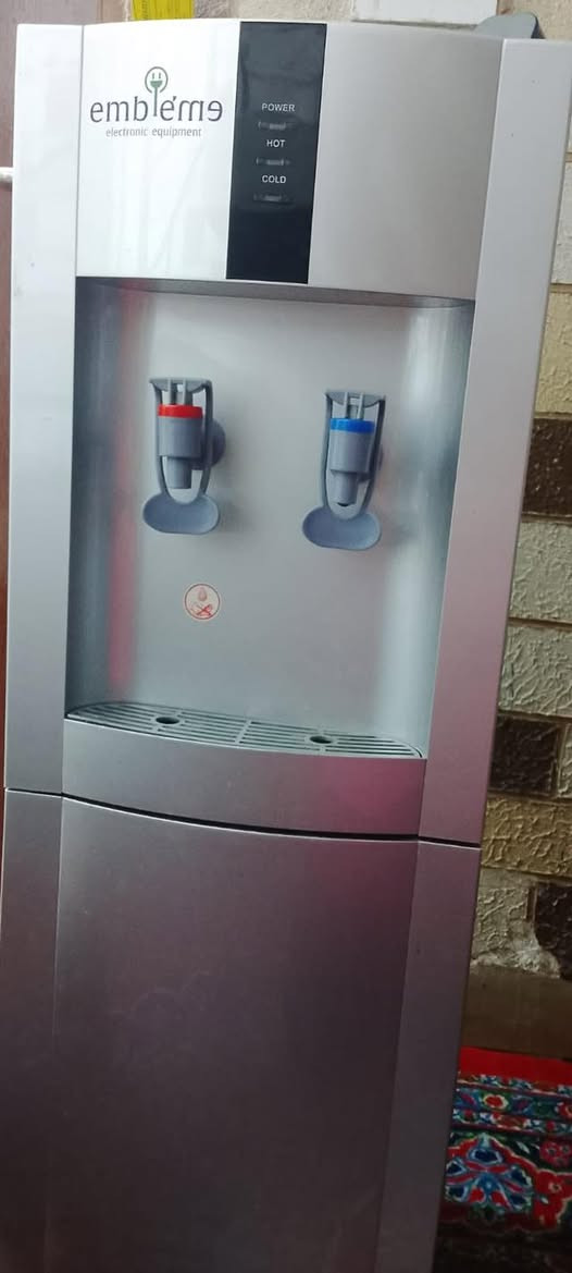 سلام عليكم براد ومنظومه مستخدم ٣ اشهر اي ضرر مابي السعرر ١٥٠ وبي مجال بسيط مكان حي الإعلام للاستفسار ع رقم ***********
