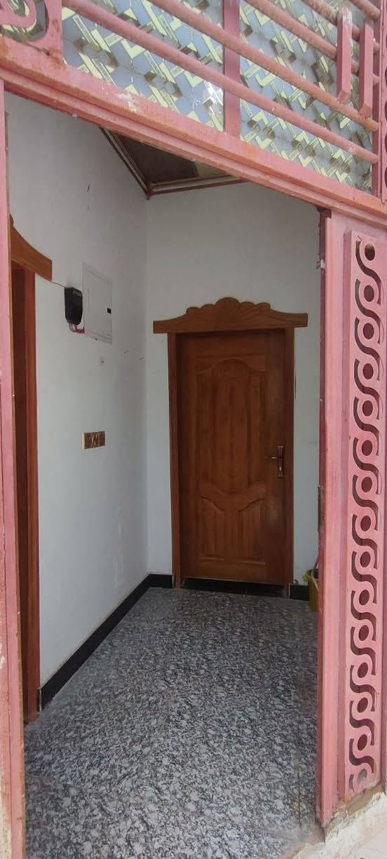اللهم صلي على محمد وال محمد
 بيت بلاش 
بيت للبيع مساحة 200 متر
الموقع: أبو كوصره، يبعد 100 متر عن الشارع العام.
يحتوي على: كراج جبير 
استقبال جبيره 
مطبخ جبير
2 غرفتي نوم كبار 
حديقة خارجية
صحيات داخلية وخارجية
هديه البيت 
تانكي ماي حلو +ماطور +
سخان
البيت جاهز بالكامل، منطقه راقيه هدوء شارع 10متر

أصوليات طابو
سند 25 باسم عراقي
وكالة ونسخة من الطابو
إخلاء البيت خلال شهر بعد المكاتبة.
السعر المطلوب: 90مليون قابل للتفاوض.بي مجال اللشراي 
للاستفسار واتساب:***********

