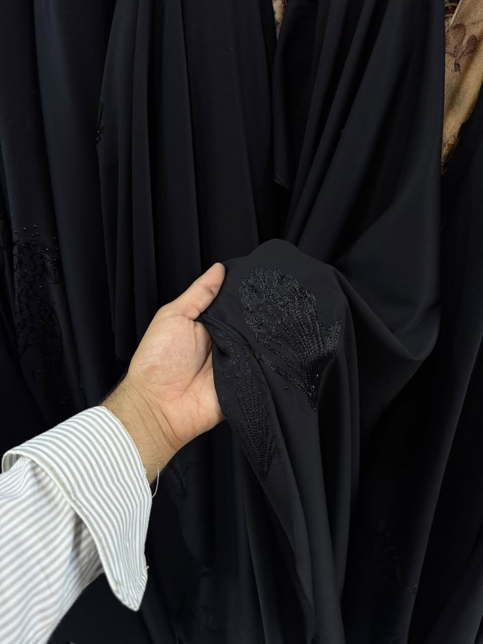 كشمير كابوي الأصلي سواد درجه اولي سعر المتر 4 سعر القطعه مترين ونص 10 
متوفر توصيل الديوانيه والمحافظات 📦🚐


**إذا كنت صاحب هذا الإعلان وتريد حذفه لأي سبب، رجاءا أرسل رسالة إلى الدعم الفني**