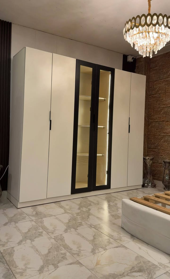 450دينار شامل توصيل عمان والزرقاء 
غرفة نوم ماستر راقيه و فخمه جداً 🤍✨
📌ملحق إضافي 🤍✨
📌مواصفات داخليه مميزه و عمليه جداً ✅
📌عمق 60_سم 👌
📌لون مميز ✨
📌سكك تركي هايدروليك مرحلتين 👌
📌فل أناره 💡✨
📌تسريحه فاخره عدة حركات 👌💛
📌كرسي تواليت 
📌خامه راقيه جداً ممزوجه بلمسات عصريه 👌
📌استعمال بسيط " لا يُذكر " بحال الوكاله . 
📌بسعر مغري الله يبارك لصاحب النصيب ✨🤍


**إذا كنت صاحب هذا الإعلان وتريد حذفه لأي سبب، رجاءا أرسل رسالة إلى الدعم الفني**