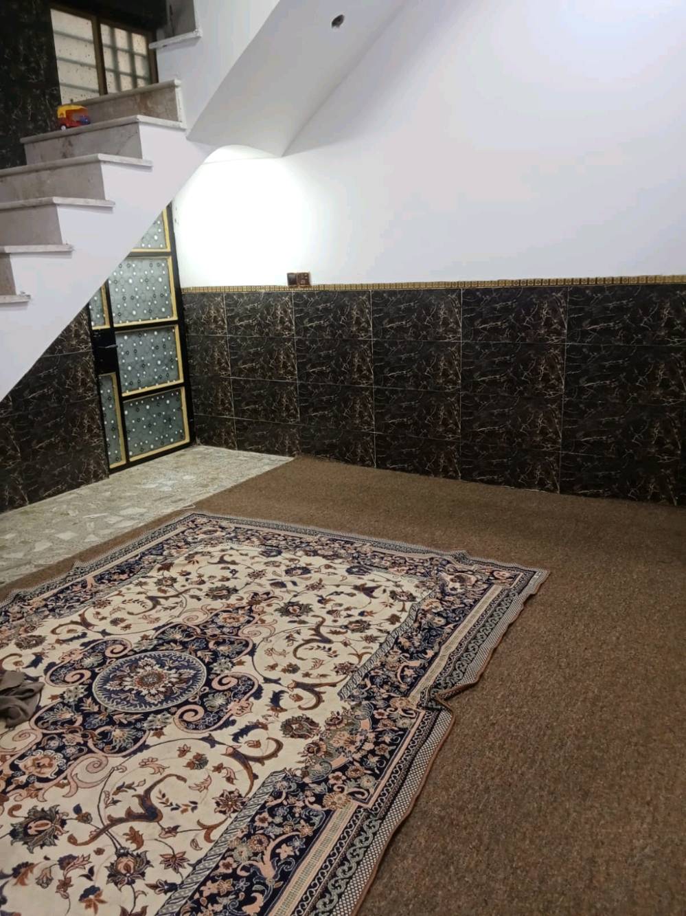 بيت للبيع ١٠٠ م طابو زراعي سند 25 بغداد الكماليه كاع ابو رشاد طابق الأول مفتاح طابق الثاني باقي بس ابياض وارضيه شبابيك ماء كهرباء اشتايكر بيتونه كامل