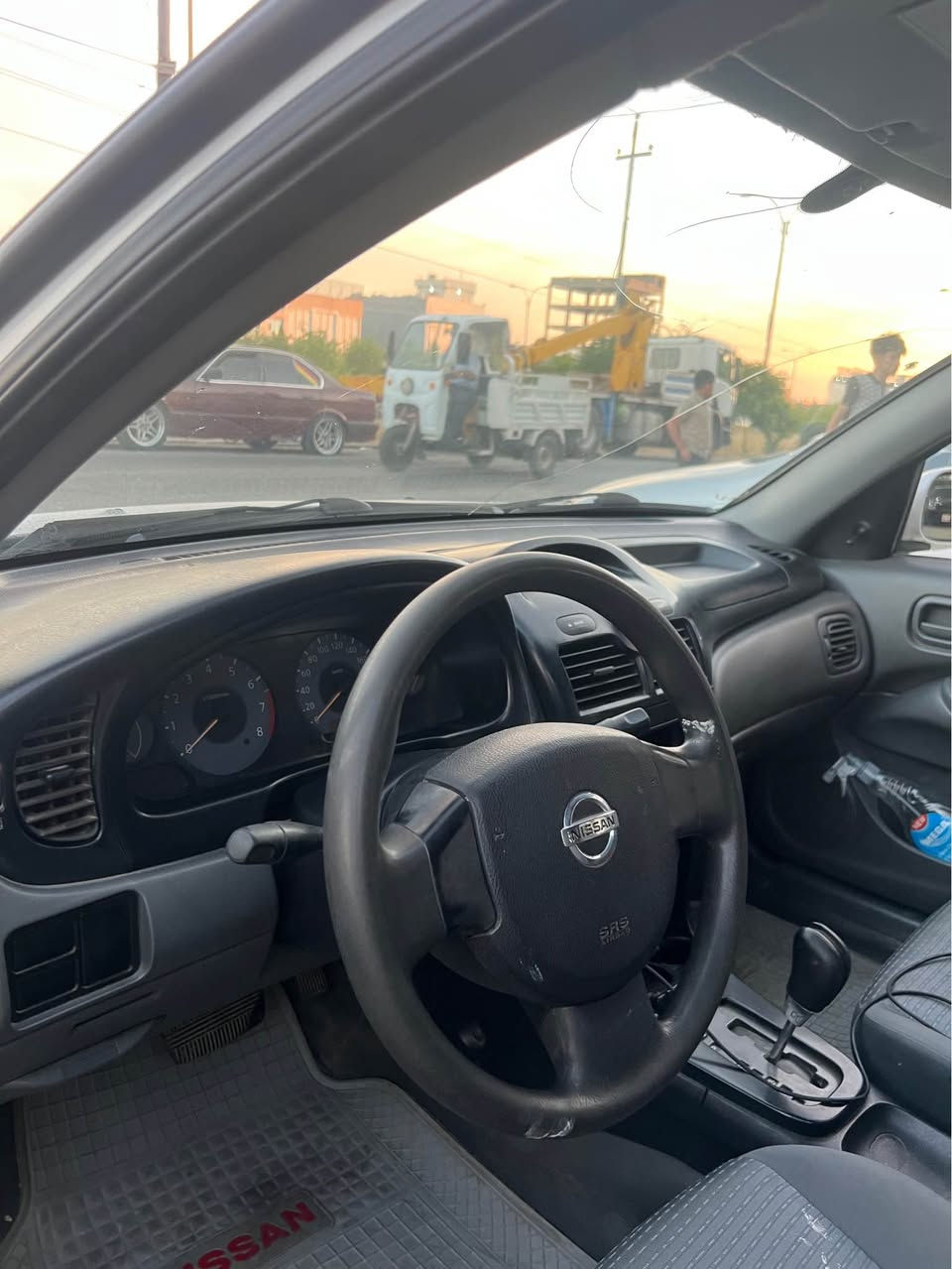 نیسان سەنی ٢٠١١ 
نموونەیە لە جوانی 
سەیارەکە یەک دەست بووە زۆر پاک و خاوێنە
یەک دینار مەسرەفی تێدا نییە 
تەبرید و گەرمی بەشەرت لەسەر سویچ
سەیارەکە ٣ پارچەی بۆیاغە پێشی کەپسە 
دواوەی ئەزیەتێکی کەمی هەیە 
تکایە هەمووی بخوێنەوە ئینجا تەلەفۆن بکە 
***********
*********** أربيل, العراق
