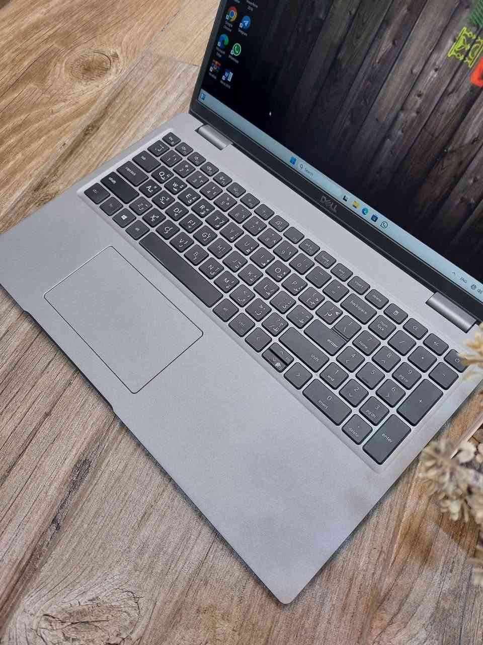 لابتوب سلم خفيف حديث معالج قوي وجيل عالي DELL 5520 Ci5 جيل حادي عشر  شاشة كبيرة 
. 
 السعر 385 الف  مع التوصيل والحقيبة والشاحن الأصلي 
. 
 النظافة شرط اخو الجديد وعل الفحص وين تريد
مناسب للدراسة والبرامج المكتبية والطباعة والتصفح والامن السيبراني وغيرها من البرامج 
……………………

 المعالج Core i5-11th جيل 11
 ذاكرة الوصول العشوائي (الرام) 8GB 
 التخزين( الهارد) SSD 256GB 
 مقاس شاشة 15.6 انج دقة عالية 
 منفذ HDMI & TYPE C 
شاحنة Type c 
 كيبورد  عربي انكليزي
الرام والهارد قابل للتطوير 
………………………………… 
***********
