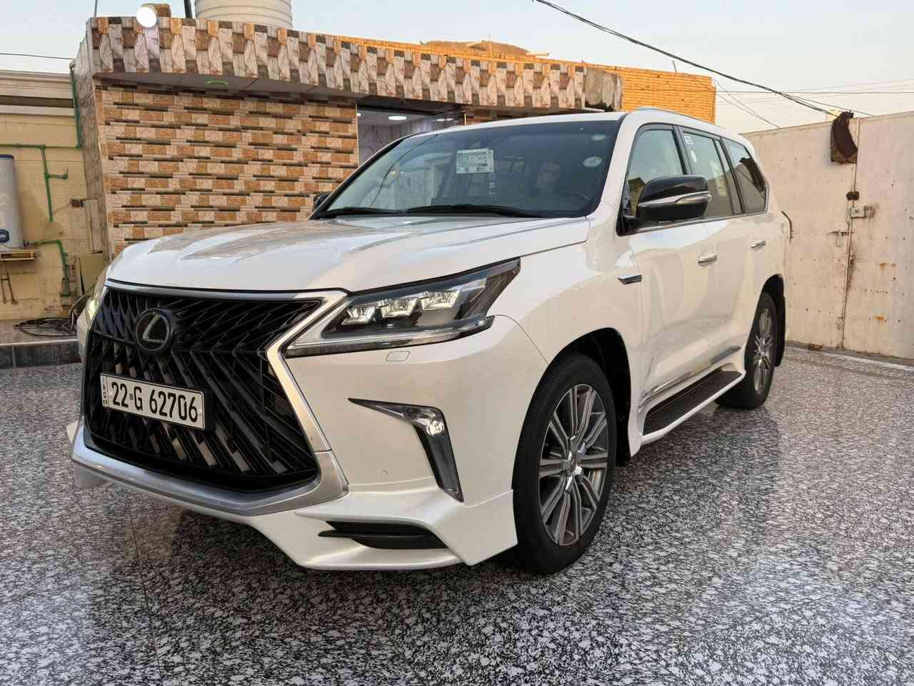 السلام عليكم 
السعر ((600$))وبيها مجال للشراي 
***********
***********
للبيع او المراوس LX_5.7 لكزز موديل 2016 رقم اربيل  هزه وسنويه لغايه 2031 تحويل ثاني يوم مكفوله كفاله عامه من الضربه والصبغ والتبديل والبارد وشخط ماشيه 88 الف حقيقي فول مواصفات 1/1 تخم تاير اصلي ياباني حداديه جديده مكينه وكير شرط السياره جديده بمعنى الكلمه استخدام شخصي للاستفسار الاتصال على الرقم التالي
المكان ذي قار/مركز المحافظة
