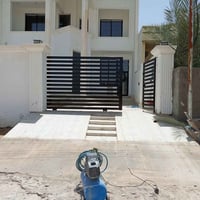 اشتغل صباغ حديد بويه شبابيك بيبان القطعه ع 25 صبغ باب لحوش 30    مكان ...