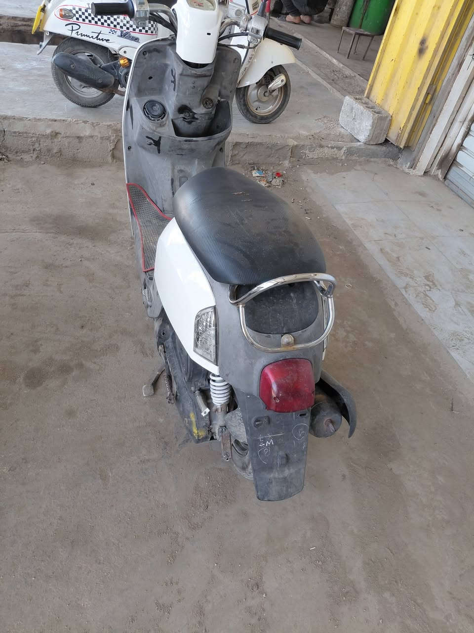 دراجه البيع بوليسي جديده كفاله صارله سنه من ماخذه ***********
