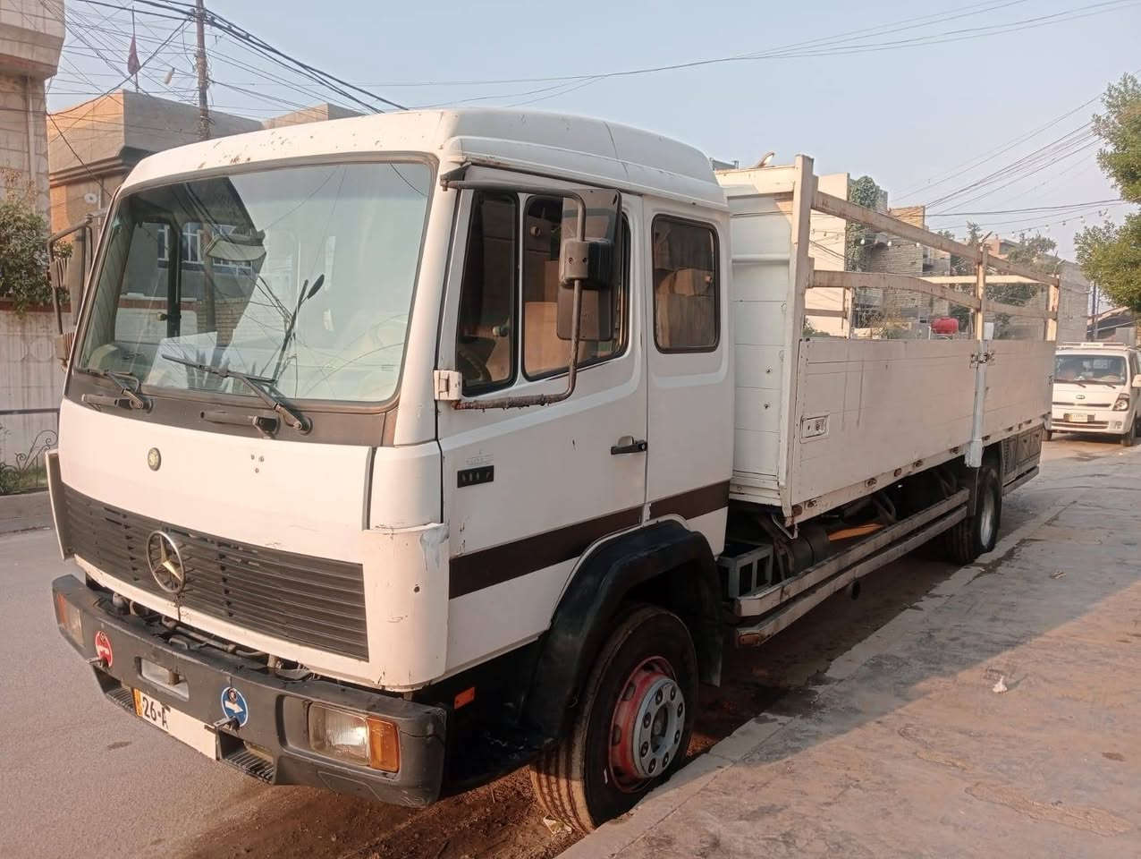 البا للبيع موديل (٩٥) رقم صلاح الدين رقم انكليزي جديد بسمي سنوية لحد (٢٩) طولهه ٧ وربع ( ٨)برغي ( ٤ طن ) تدفئه تبريد شغال مكان السيارة بغداد السعر (١٣٥) وهذا رقمي ***********
