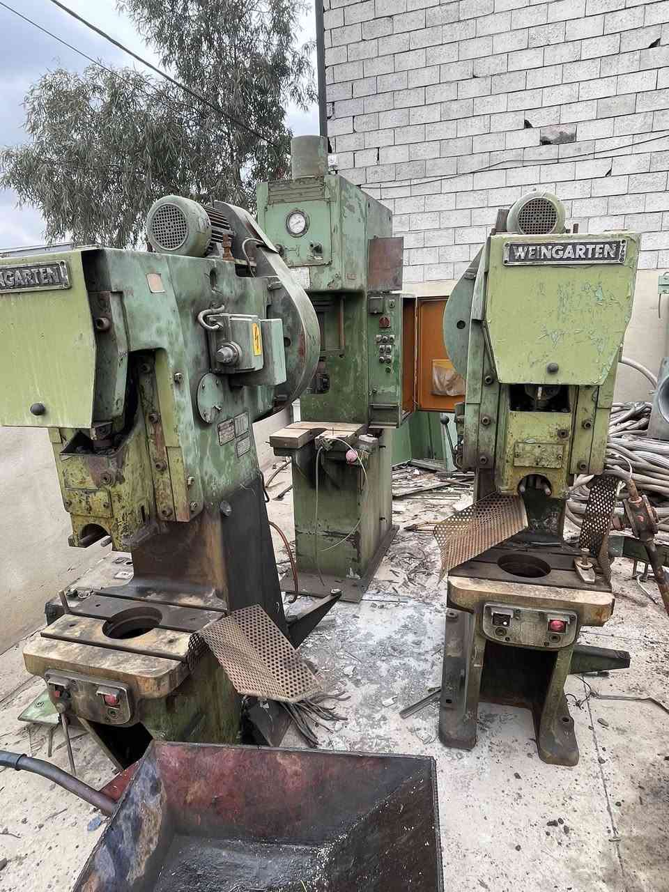 للبيع بريس قوالب احجام منوعه من زغير للجبير صنع الاماني كلمن وسعره مكاني كركوك ***********
