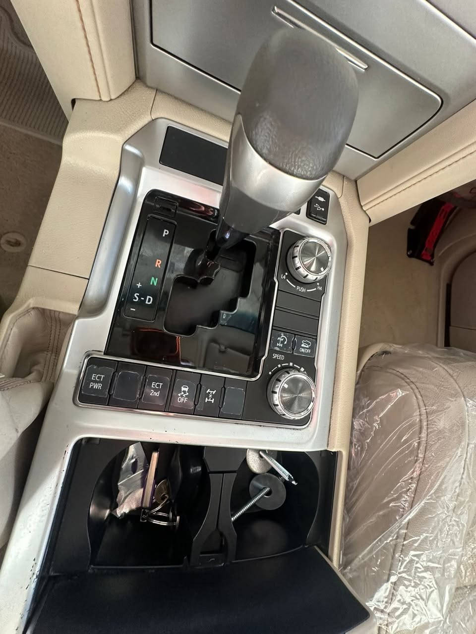 السلام عليكم اخواني واخواتي  لاند كروز موديل 2019 زاز باب اول دبل كرسي كهرباء كرسي السق 3حركات 3شاشات  باب خلفي كهرباء دبل ماوس مري شفط تشغيل عن بعد 4بيبان دخول ذكي كشاف ضباب السياره جلد تبريد 3قطع ممشى السياره 130الف ملاحضه بسيطه رصعه مسحوبه بل بي دي ار  
السعر/525
الرقم/ 0770 622 3289
