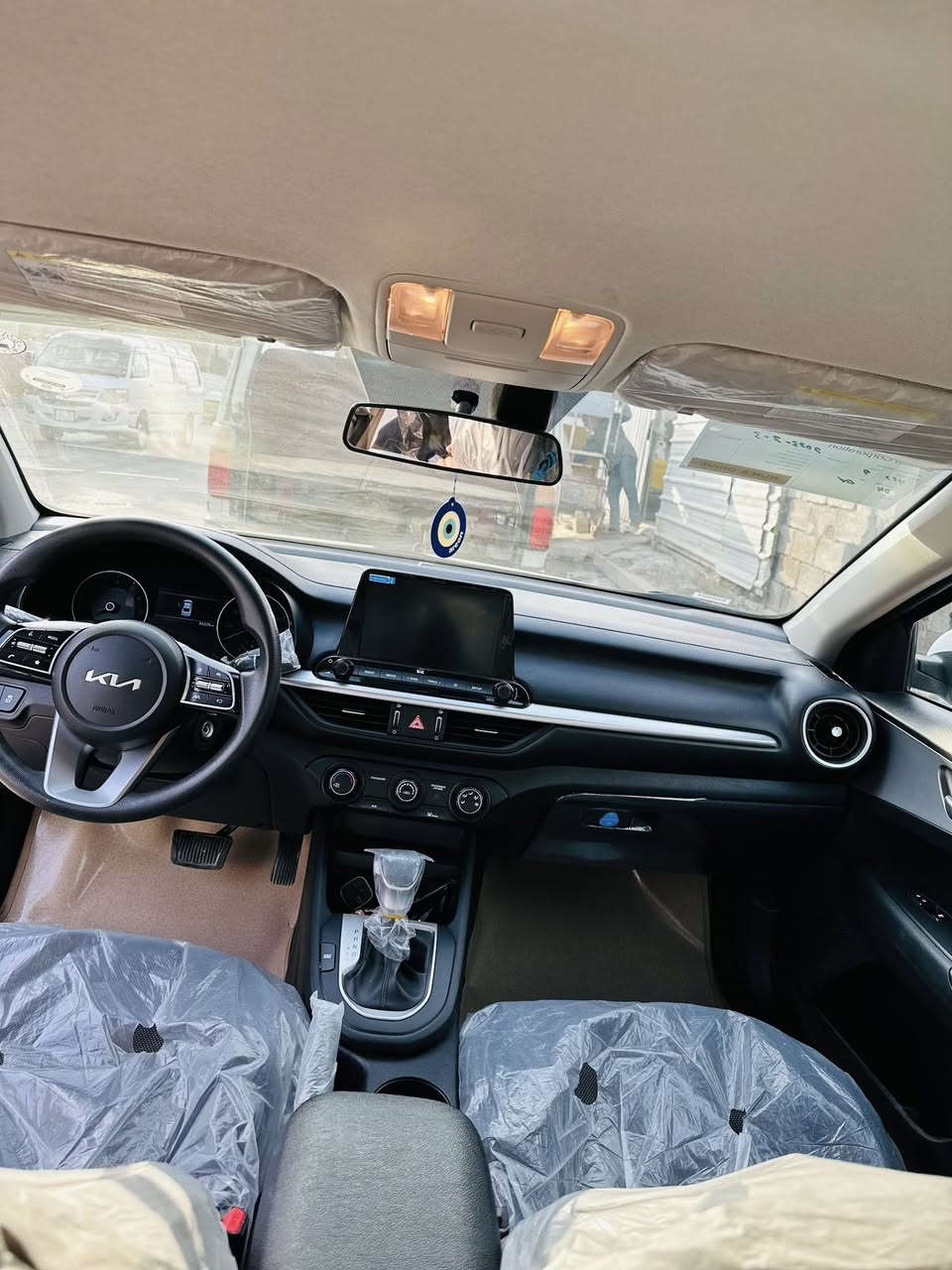 سلام عليكم كيافورتي موديل 2023سياره كفاله عامه ولا قطعه صبغ فقط دعاميه لماميه بدون ايرباك ارباكاته كله سليمه مواصفات LXمعروفه رادار امامي توقف ذاتي تحديد مسار سياقه ذاتيه كامره دواره خلفيه تحكمات ستيرن وبعد بيه موصفات ممشاه سياره بمريكا 51الف هسه مشت بل عراق 58الف يعني مشت بس 7الف سياره مدوشمه ارضيه وسفاري حته جنطه مدوشمه تاير ويل جديد مصار سبوع من شاهدهن سبير جديد هوه ولعده مالته سياره بسمي شخصين تريد تحويل تريد وكاله  سعر 166بيه مجال قليل  رقم لهاتف *********** ملاحضه سياره بيه بارد اقل شبر بل باب سايق وبيه رصعه بل جنطه فوك لعالمه زغيره مال تحميل فقط صور حادثه منشور ويه صور قره لمنشور وتصل وتمر امر
