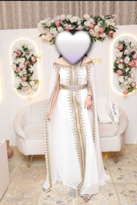 قفطان • لبست مرة وحدة • قياس ٣٨-٤٠