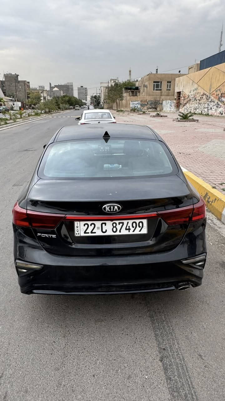 السلام عليكم سياره كيا فورتي موديل 2021 اللون اسود رقم اربيل الجديد وارد امريكي صور الحادث مرفقه في المنشور  ممشى السياره 60 الف ميل مواصفات السياره نص فول المعروفه شاشه مانع تصادم تحديد مسار كامره خلفيه ويل 17 وباقي الموصافات المعروفه بالفورتي السعر 113$ مكان السيارة المنصور  للتواصل  ***********
