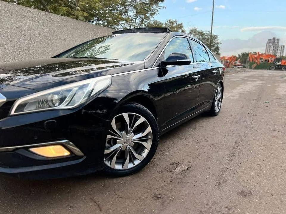 سوناتا 2015 vip خليجي
المواصفات:
محرك 2400 دوش
بصمه 
بانوراما 
رادارات 
كراسي تحكم كهرباء
زراك لايت
بردات بلاد
انظمة قياده 
هاند بريك بصمه و Auto hold
كشنات جلد تدفئه تبريد لون بيجي
السياره مكفوله بدون ضربه حتى الدعاميات
السعر 140 مجال بسيط
***********
