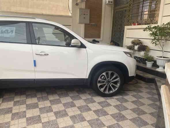 السلام عليكم
اخواني 
لعشاق الجديده والكفاله. 

كيه سورنتو خلجيه (2014) 
محرك دوش  أربع سلندر
ماشيه (105) شرط حقيقي 
السياره بعدها بوضع شركه 
الموصفات 
أنرت ترحيب عنده الاقتراب 
دخول ذكي بصمه تشغيل بصمه
أشاره بل مرايه المري شفط 
تحكمات فول أربع جهات
7 راكب 
تبريد 3 قطع
بردات بلاديه
أنره ترحيب أربع أبواب 
ليت لد وعدسه 
تبريد بيانو 
حساس امامي. وخلفي 

اخواني اخواني الي يعشق الجديده 
كفاله من بارد ومن رصعه ومن خدوش 
محرك كير حداديه شركه 
عنواني الأنبار رقم سليمانيه 
سنويه لحد 2027 شهر العاشر جديده السنويه
السعر (175) وبيها شويه مجال 
***********

‭0773 378 1061‬
