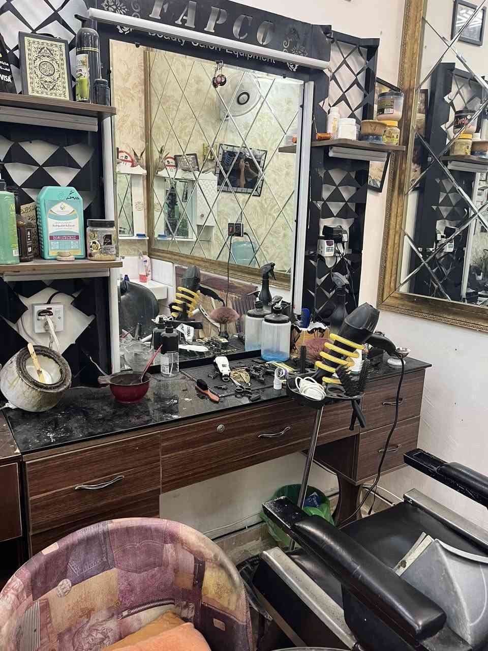 للبيع ميز حلاقه عدد 3السعر 400/***********
