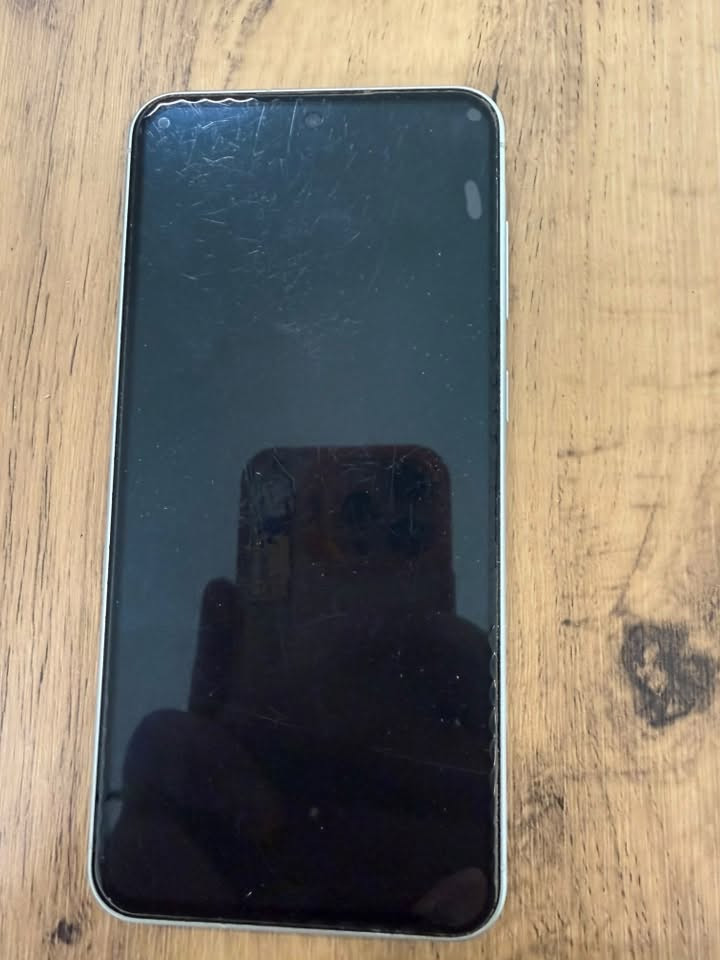 Galaxy A56 5Gجهاز كلاكسي ذاكره 265 فول نضافه مكفول من كلشي مكاني بغداد بلديات ***********سعره 425 وبي مجال حك لجيه

