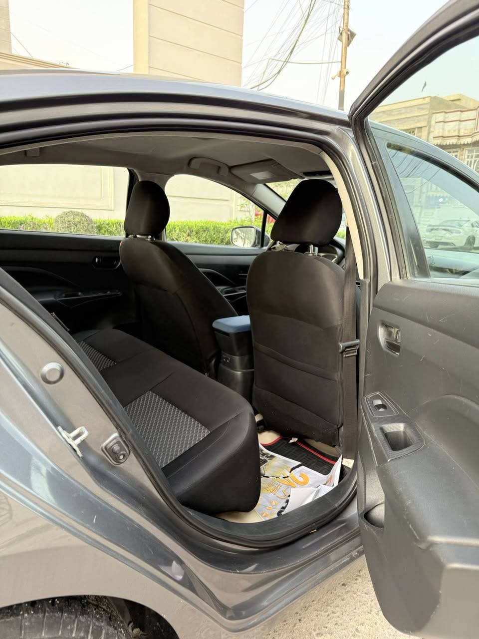 السلام عليكم 
نيسان ڤيرسا
موديل 2021 
معوقين 
امريكي  
حادث بنيد وجاملغ 
مواصفات عاديه 
بصمه تشغيل
تحكم مقود جهتين 
٣ انضمه قياده
السعر 117 ورقه وبيها مجال بسيط حك الجيه فقط 
بغداد (بغداد جديده)
للتواصل ***********
