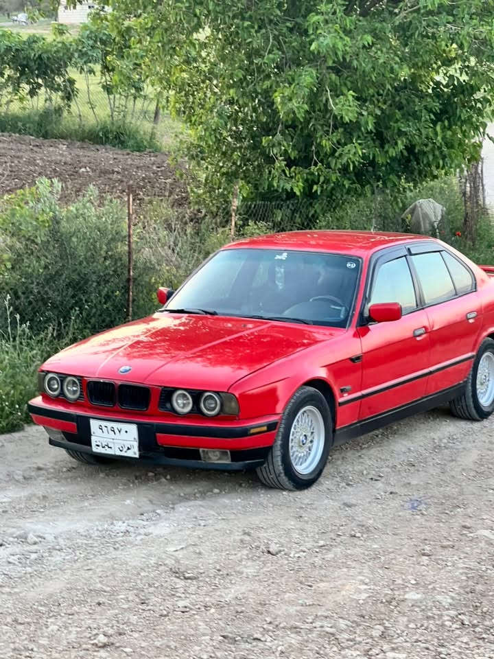 Bmw525
مۆدێل 1992
چوار تایەیی تازە بۆ گۆراوە 
چوارجام کارەبا 
شەش کەلە 
لایت کریستالی ناورەش و ئەلقە 
گێر ئۆتۆماتیک
سلاید 
ناورەش و ناوی داشبۆردی پاک ماوەتەوە 
سەنەوی بەسەرچوە و ١٨٠ هەزار غرامەی تێدایە دوای معامەلە بۆت دەگێرینەوە 
بەناوی خۆمانە کێشەی تەحویلی نیە 
نرخی 55گەلاو معامەلە 
چاملغی دوای سایەق بۆیاخە و چاملغی پێشەوەی سەکن گۆراوە 
سەیارەکە مالی دۆستە 
ئەگەر مشتەریت پەیوەندیم پێیوە بکە 
***********
شوێن: ناحییەی تەکیەی کاکەمەند / نزیک چەمچەمال
