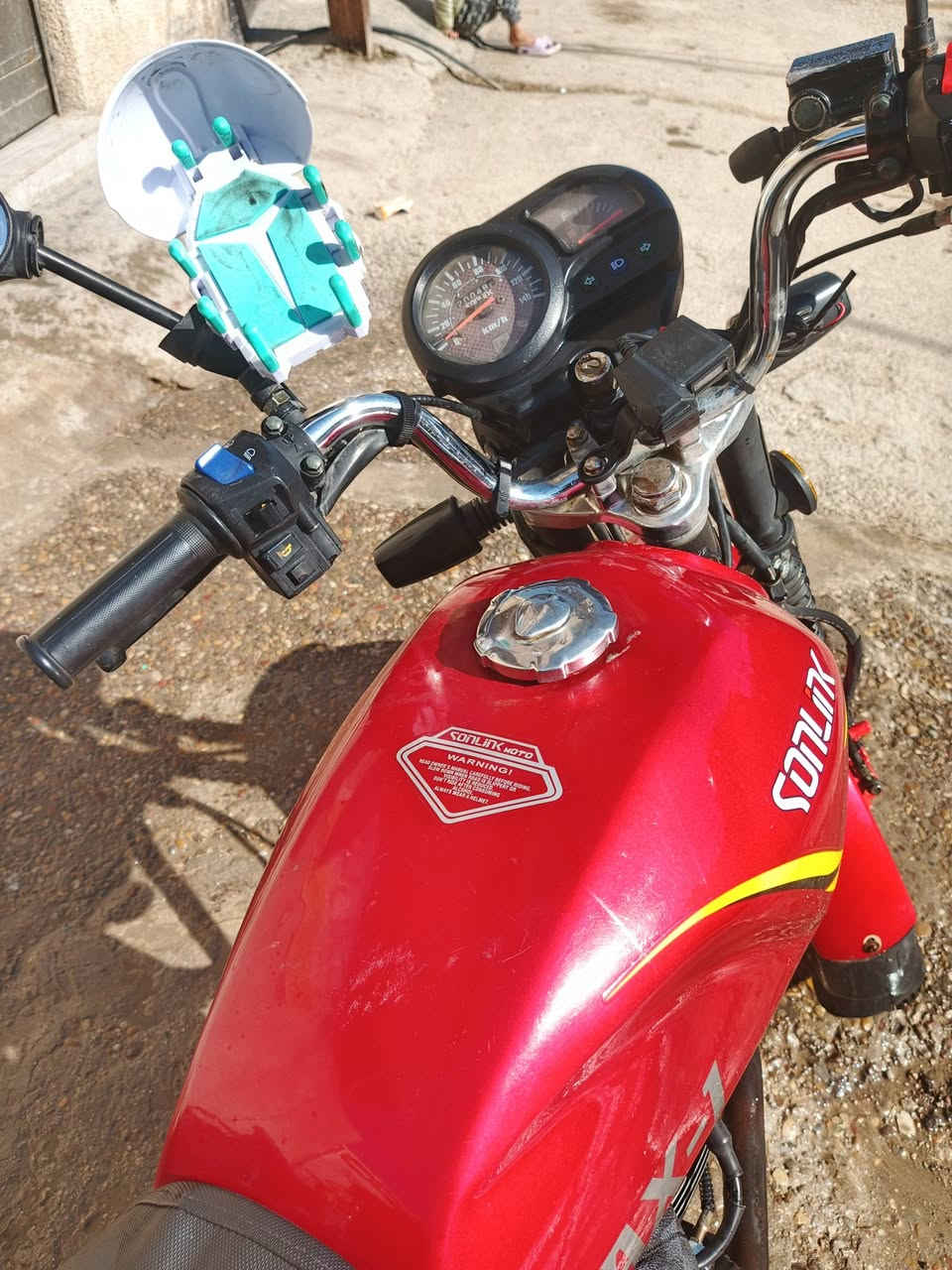 سلام عليكم 
دراجة للبيع سونك موديل 2025 داخلة ادوات مكينة بلادي كوله شغال بيهة نواقص بسيطة السعر 750 بيهه مجال حك الجية مكاني بغداد الأمين الثانية رقم الهاتف ***********
