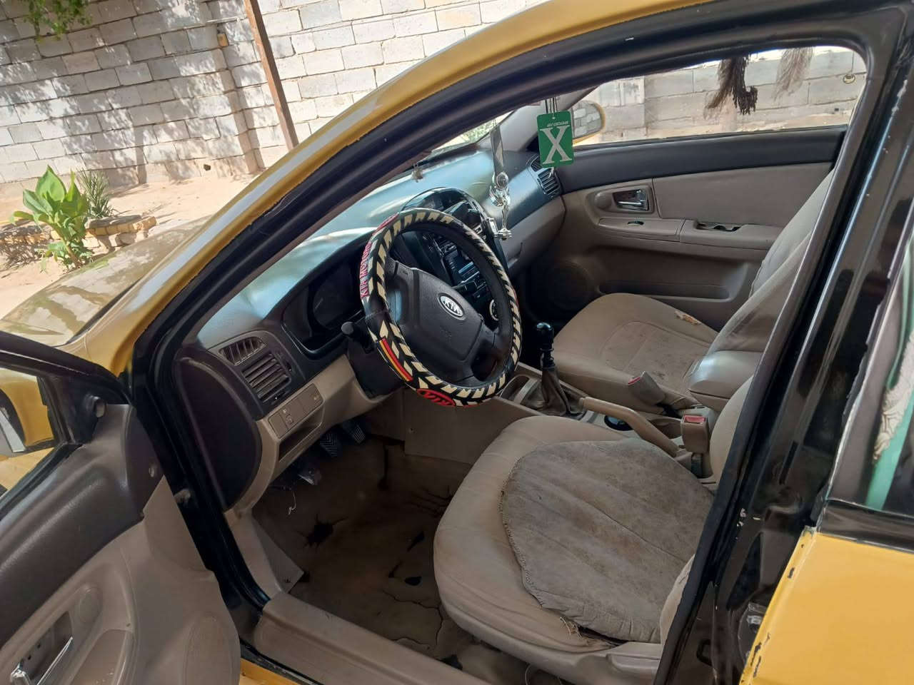 سياره للبيع كيه سيراتو موديل 8 مكينه 1600 دكشن عالي كير عادي ابيع هل موجود شوف العين سنويه صاقطه رقمه مثنى راعيه يمي ويريد امدور واسعر 53وبيه مجال للشراي 
يشلع اعيوني المكان نجف كوفه شارع المعمل
***********
