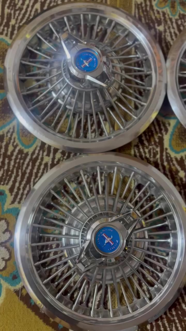 سلام عليكم تخم كبات موستنك ١٥ حلوات بيهن سيم واحد طاك  من صفحه وحده الكبات مابيهن عواج بيهن تك بي طخه خفيفه مكاني بغداد جسر ديالى الجديد *********** السعر ٨٠٠
