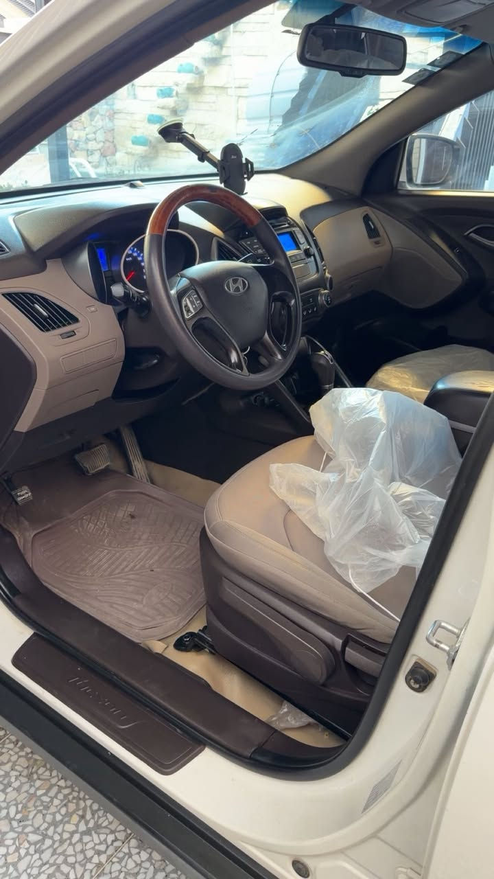 السلام عليكم ..
للبيع توسان خليجي ٢٠١٥ مكفولة من الصبغ سيارة جداً نظيفة 

رقم بغداد مشروع وطني سنوية ب اسمي 

المواصفات :

١- فول تحكم ستيرن

٢- كامرة 

٣- داخل رصاصي 

٤- قطعتين تبريد 

٥- محرك ٢٠٠٠ دوش مكفول 

٦- ٥ ويل كب + عدته وسبيره عل وضع الشركة 

وباقي المواصفات المعروفة للتوسان 

ملاحظة ( بارد بسيط بين الباب والجاملغ السيارة مكفولة من الصبغ حتى الدعاميات ) 

عنوان بغداد حي الجامعة 

السعر ١٥٠ ورقة 

***********
