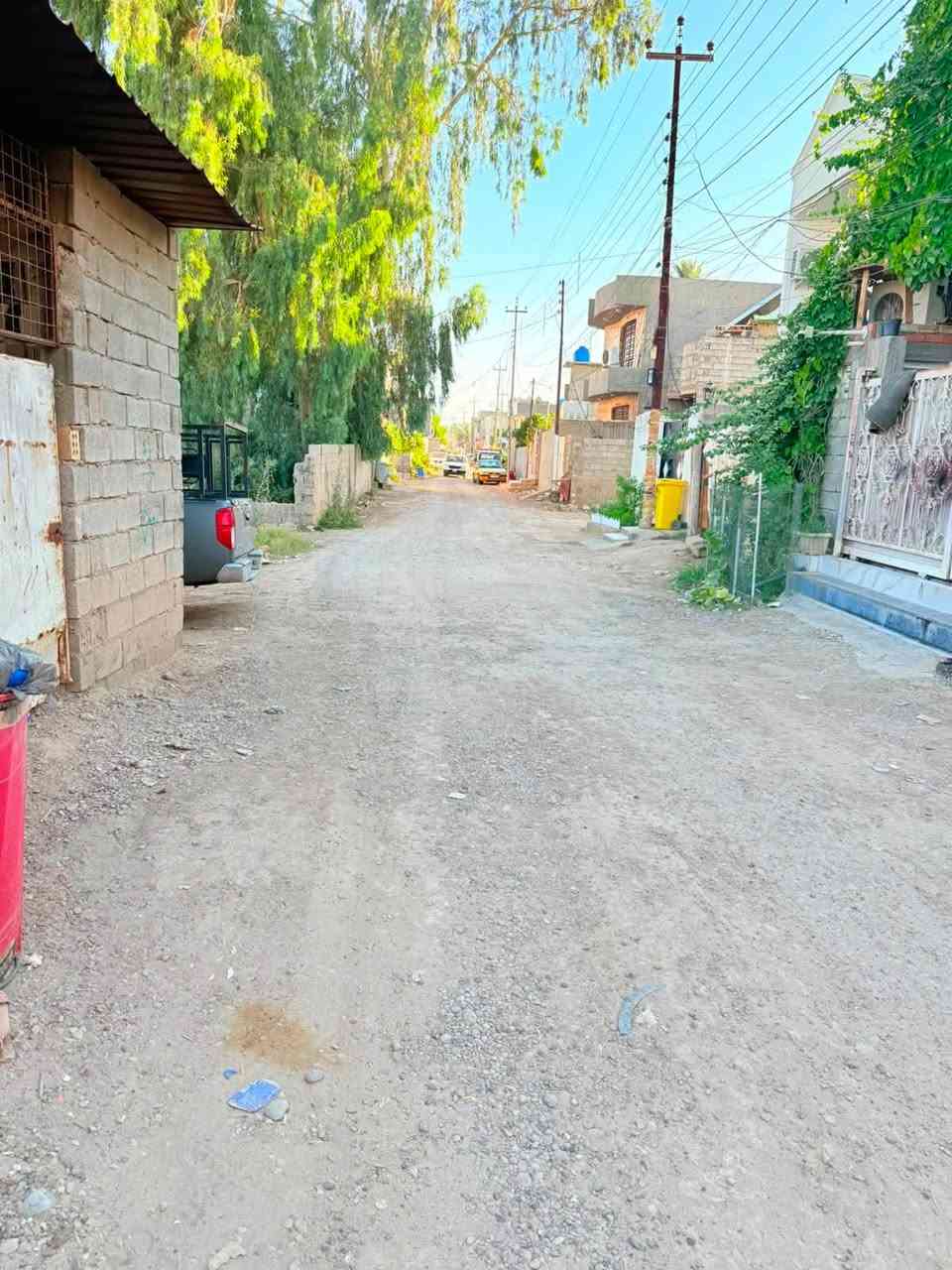 السلام عليكم 
بيت للبيع مساحة 104 متر واجهه البيت 5,60
 يحتوي على غرفتين و صاله وحمام ومطبخ مع كاونتر و استقبال معزول مع حمام خارجي ، المحوله قريبه اسلاك المنطقه كله  مي مينكطع مربوط مباشر ،
مدخلين السعر 98 وبي مجال
.
العنوان الفحامة شارع بستان غالب شارع التكية الرفاعيه الشارع واسع
***********
