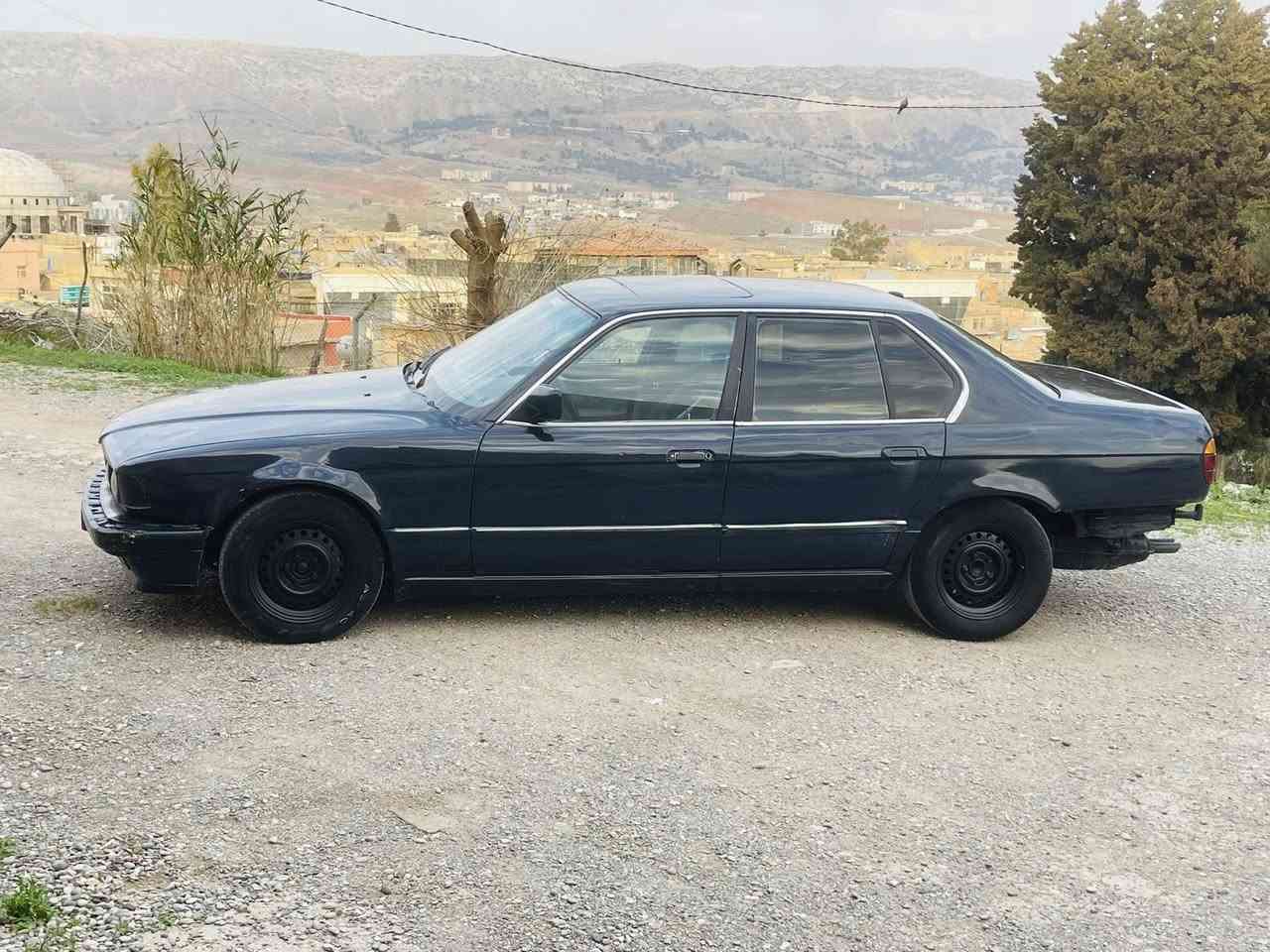 بۆ فرۆشتن یان گۆڕینەوە..
BMW 730i 1993..
 بەس بەشەرتی کێشەی مەدەنی ئەفرۆشم من..
مۆدێل ١٩٩٣..
فول فول مواسەفات...
گێر تۆماتیک ..
سلاید..
چوار جام کارەبایی..
پێنج کەلە..
ناو فۆرمیکا..
ناو کرێمی..
دەبل ئێرباگ..
گێچ  M..
دەعامی پێش  M ..
تەبرید سارد و گەرم ...
تعدیل سورحە..
مەکینە ٣٠ فەل بەشەرت...
زۆر مواسەفاتی تر..
نوکە دەرزی خائس و لێدان و لحیمی نیە..
موس و براوە و لیدان  بەشرت..
پم  عامە بۆ جوانی..
گێڕ و مەکینە و ئەکسل قفل بەشەرت..
هەموو گیانی بەشەرت
سحري ….:18وه ره قه و مه جال..
بۆ زانیاری زیاتر تێل بکە.. ڤایبەر و واتساپ هەیە..
ژ.م ***********
