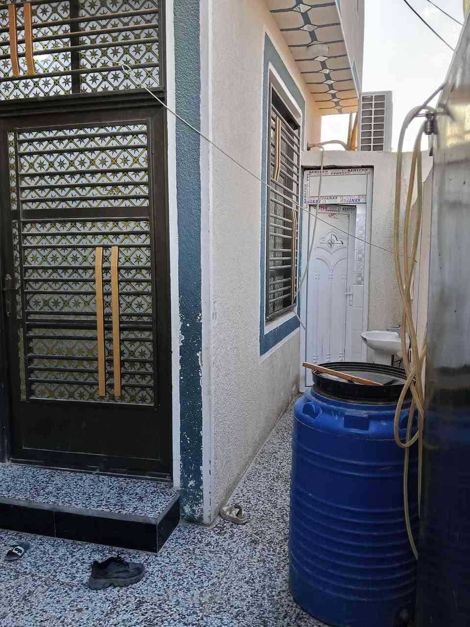 بيت للبيع طابق ونص المساحه ١٠٠ متر كافت الخدمات منطقة العامرية قرب سيطرة الإبراهيمية شارع تبليط يبعد عن شارع طويريج كربلاء ٧٠٠ متر ***********
