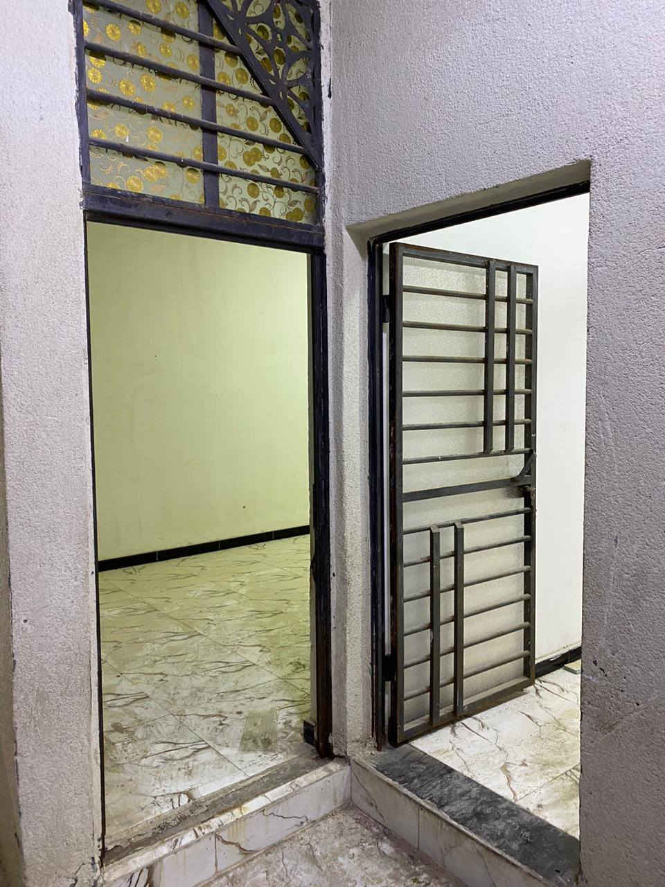 السلام عليكم 
جزيزه غرفتين وصاله واستقبال مطبخ صحيات 
مساحه 100
جزيره زين العابدين 
يجاره قفل 350
عقارات امير الصالحي
***********
