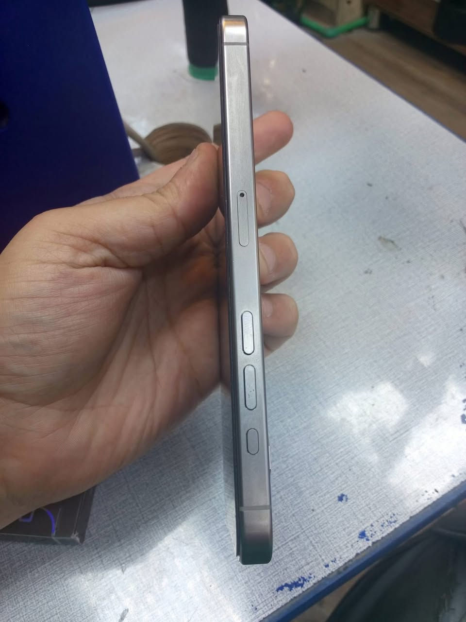 ايفون ١٥ برو ماكس ٢٥٦ شرق اوسط نضافته ١٠٠٪ جهاز جديد مكاني بغداد الجديده شارع المسبح اريده مراوس اب 16 شخط مابي رقمي *********** وياه بس كيبلل شحن كارتونته ضايعه
